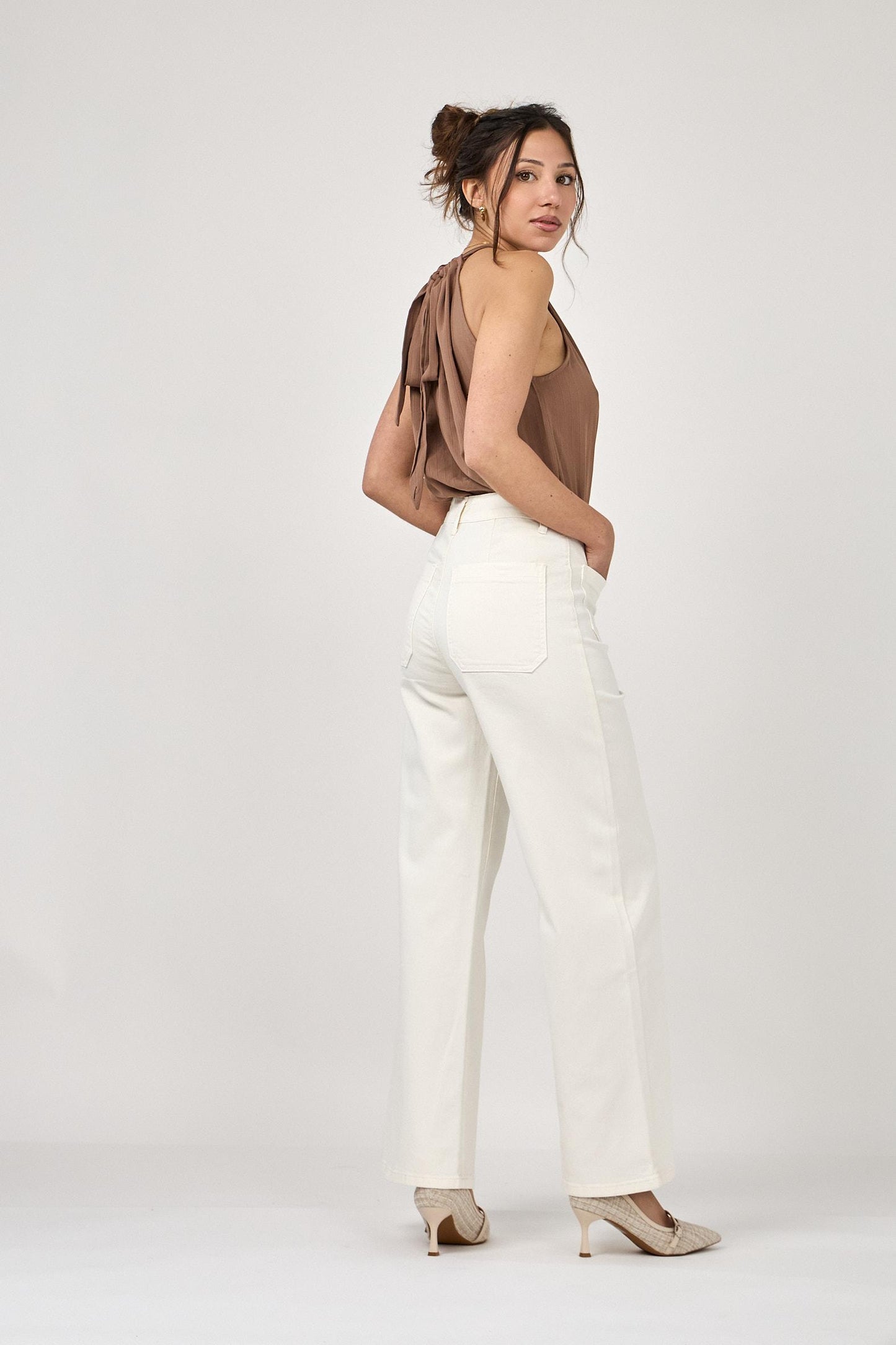 Cream square pockets detail denims