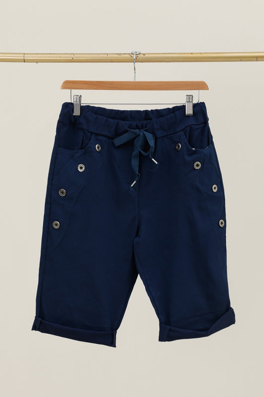 Button shorts with 2 pockets