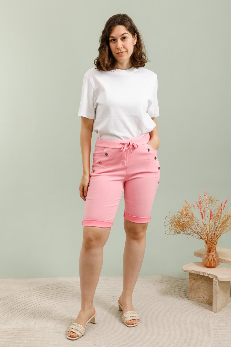 Button shorts with 2 pockets